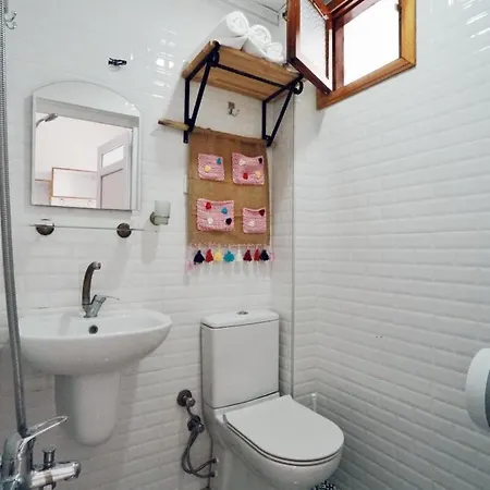 Отель Miss Karya *